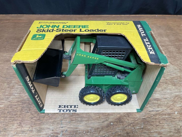 1/16-john-deere-skid-steer-nib-ertl-image-2