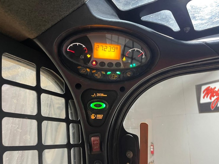 2022-bobcat-t770-image-24