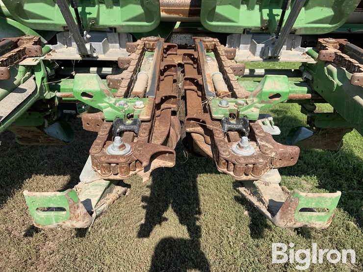2018-john-deere-616c-image-13