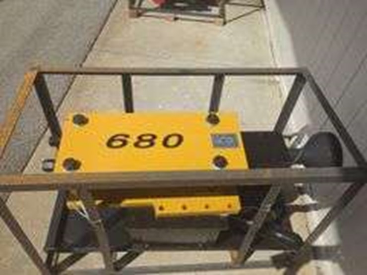 2025-cfg-pd680-pz-skid-steer-breaker,-unused-image-3