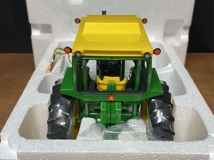 1/16-john-deere-4520-2001-nfts-nib-ertl-image-6