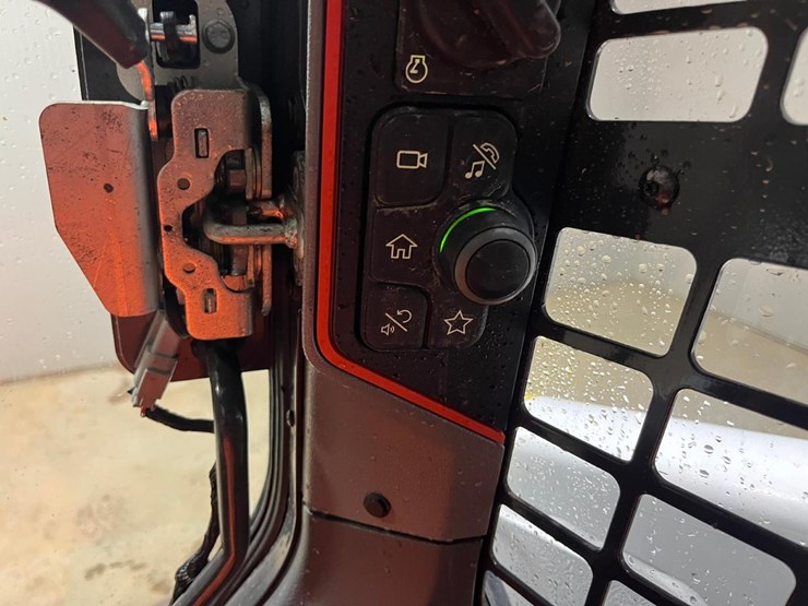 2020-bobcat-s76-image-23