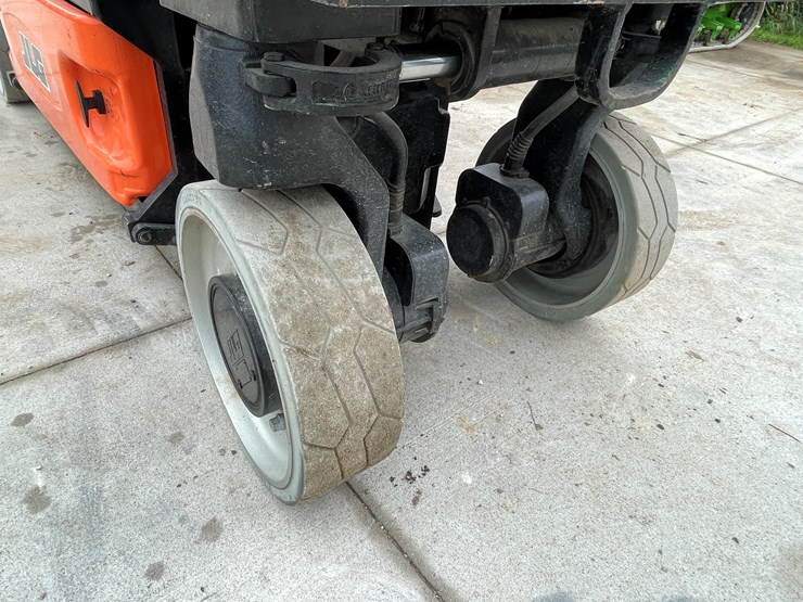 jlg-2630es-image-10