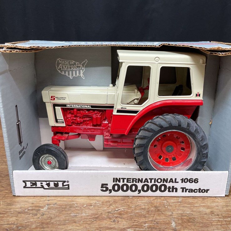 1/16 IH 1066 5 Millionth NIB Ertl