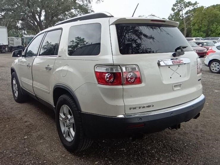 2009-gmc-acadia-image-4