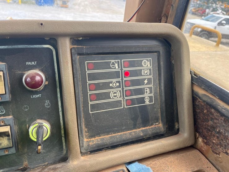 caterpillar-d25d-image-28