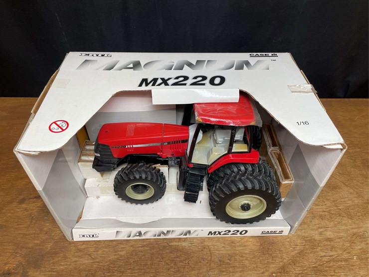 1/16-case-ih-magnum-mx220-nib-ertl-image-3