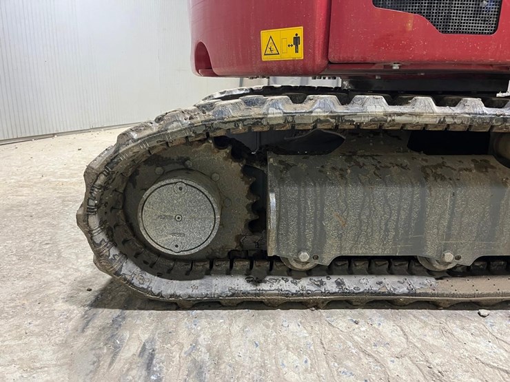 2023-takeuchi-tb335r-image-24