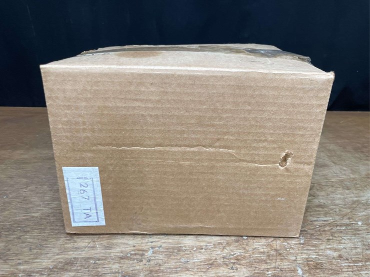 1/16-case-3294-collector-nib-ertl-image-13