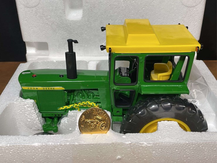 1/16-john-deere-4520-2001-nfts-nib-ertl-image-3