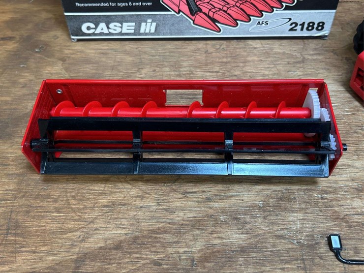 1/32-case-ih-2188-combine-nib-ertl-image-4