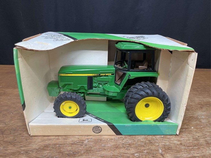 1/16-john-deere-4960-nib-ertl-image-1