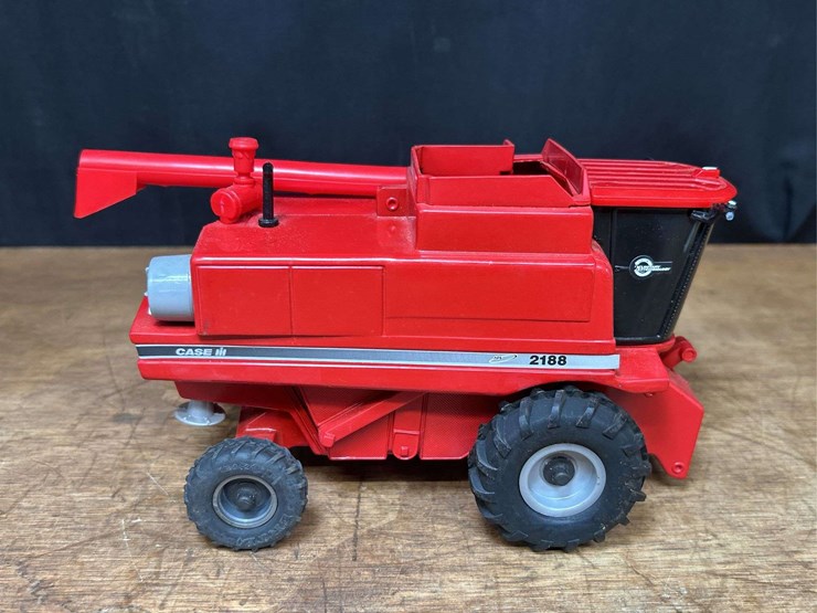 1/32-case-ih-2188-combine-nib-ertl-image-11