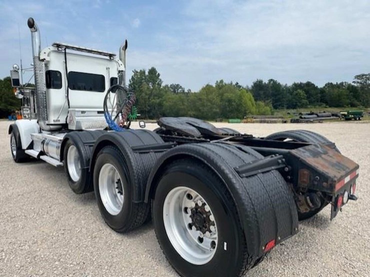 2020-kenworth-w900l-image-5