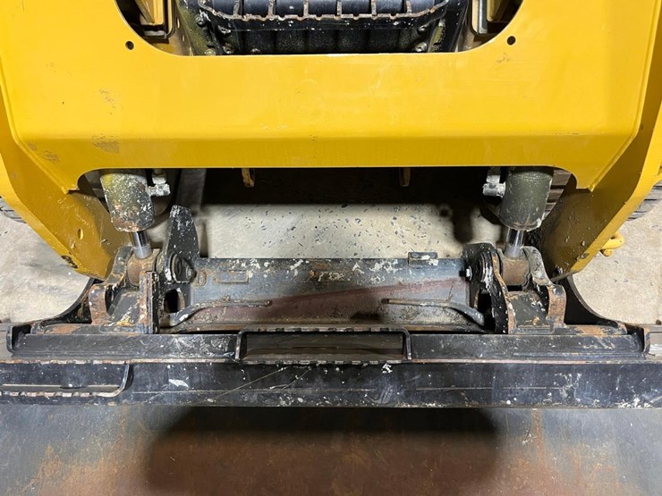 2023-caterpillar-259d3-image-10