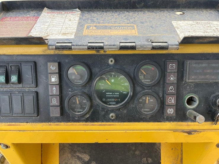 new-holland-d70-crawler-dozer-image-24