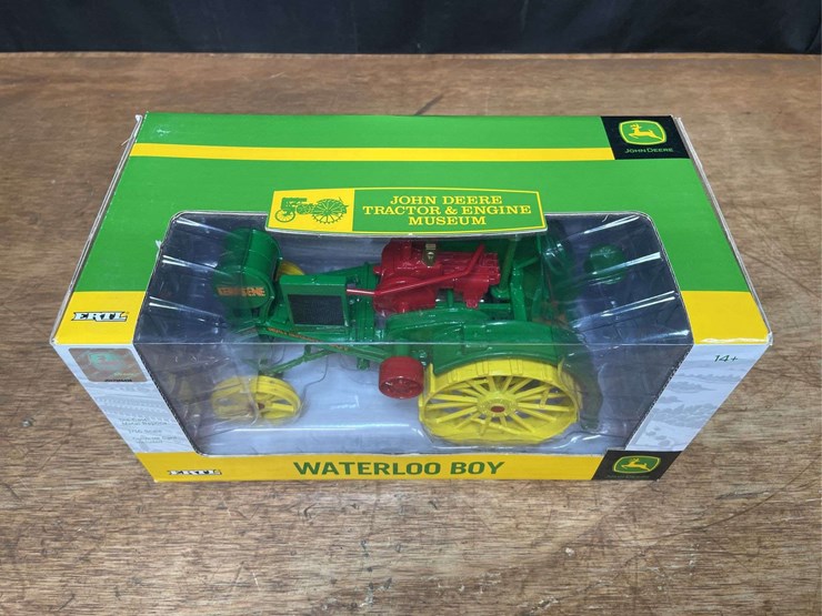 1/16-john-deere-waterloo-boy-museum-nib-ertl-image-4