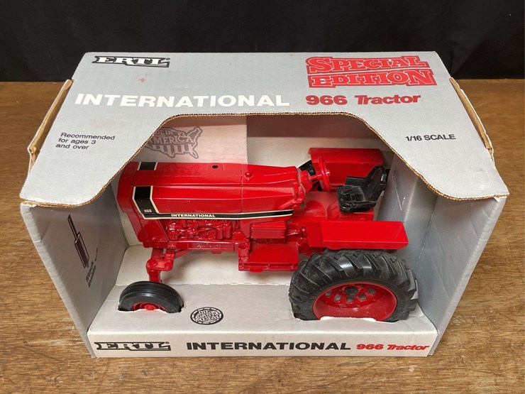 1/16-ih-966-special-edition-nib-ertl-image-4