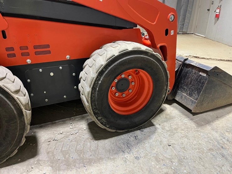 2023-kubota-ssv75-image-16
