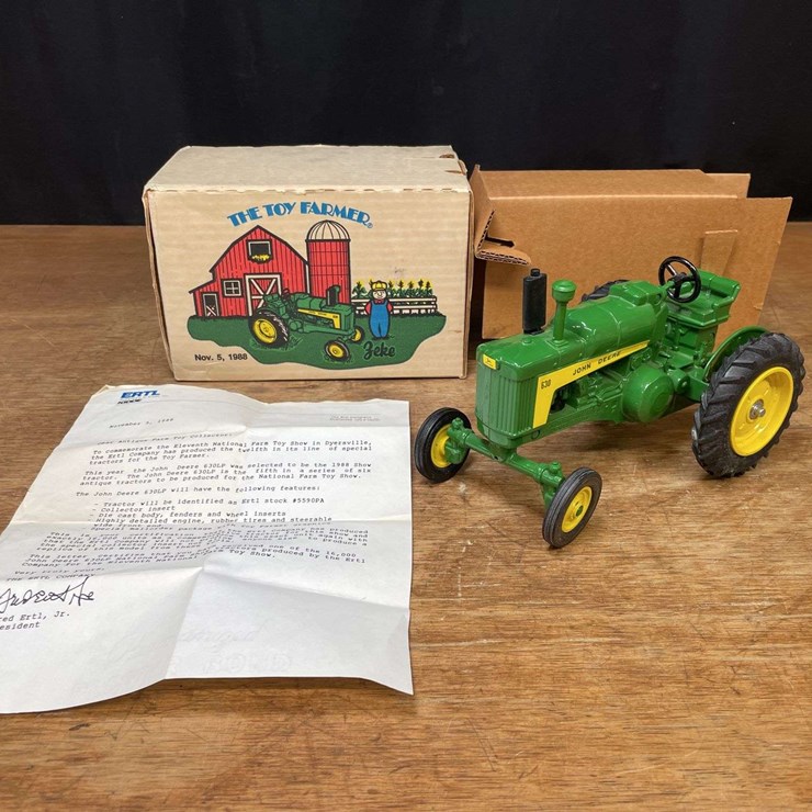 1/16 John Deere 630 LP 1988 NFTS NIB Ertl