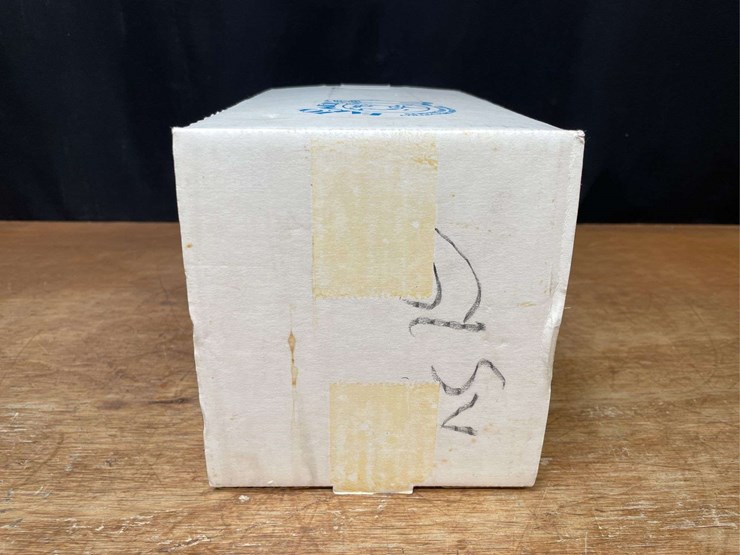 1/16-case-800-1990-nfts-nib-ertl-image-18