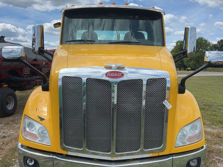 2016-peterbilt-579-image-3