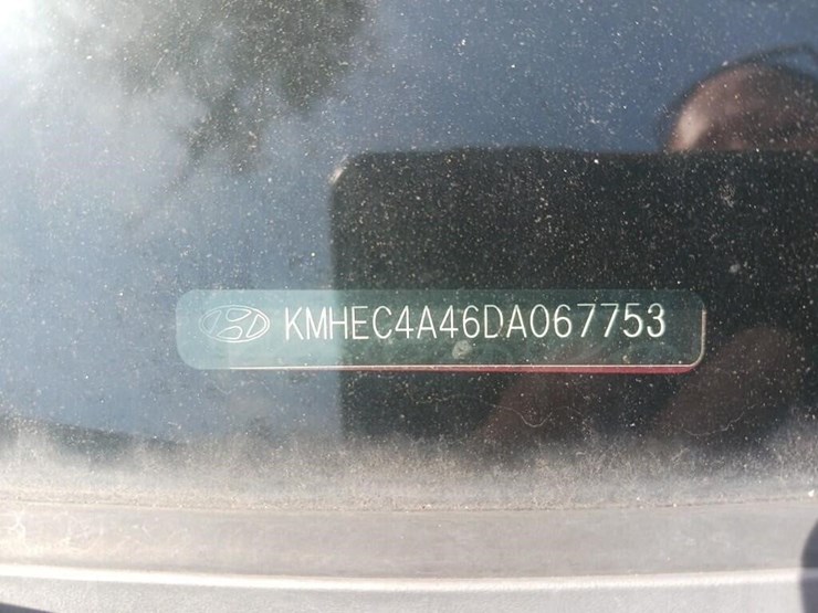2013-hyundai-sonata-hybrid-base-runs/moves-image-4
