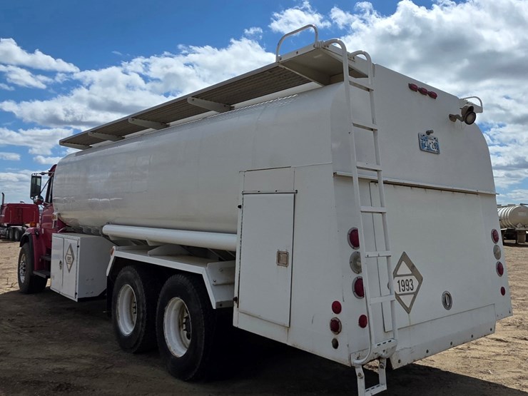 2002-freightliner-fl80-image-7