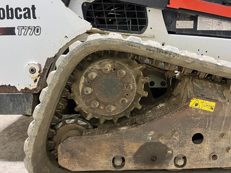 2015-bobcat-t770-image-19