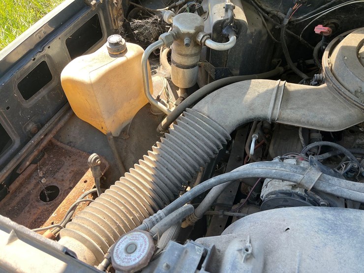 gmc-suburban-image-4