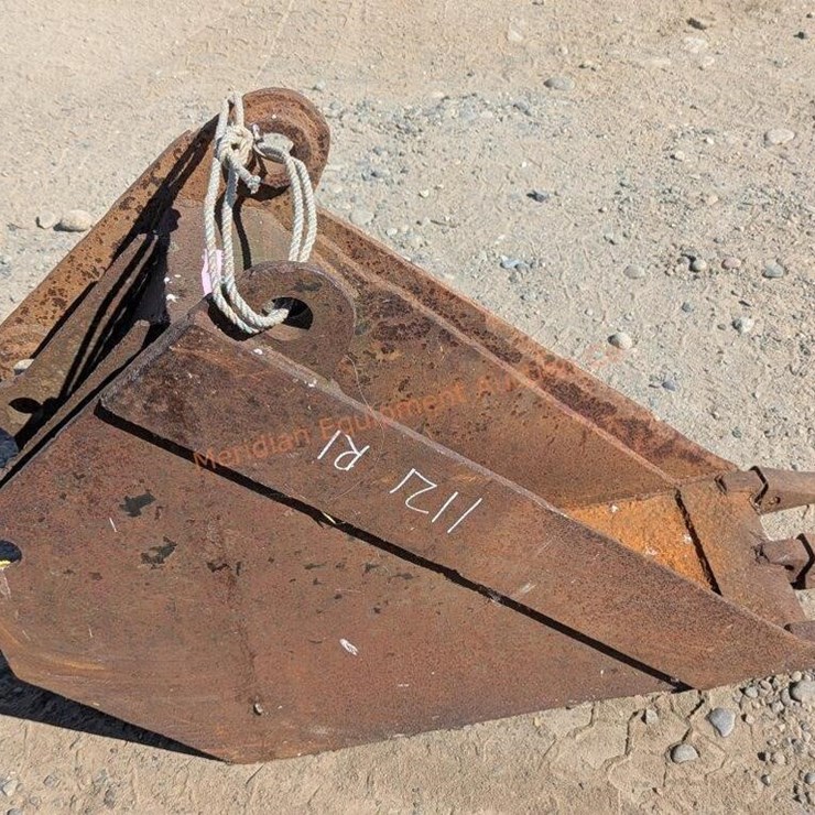 Backhoe Bucket w/ Teeth