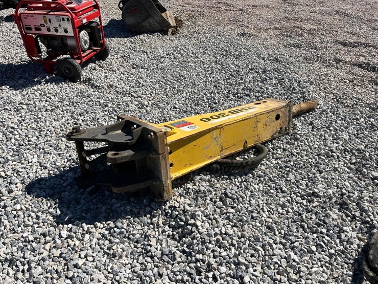 magnum-rhb306-hydraulic-breaker-image-6