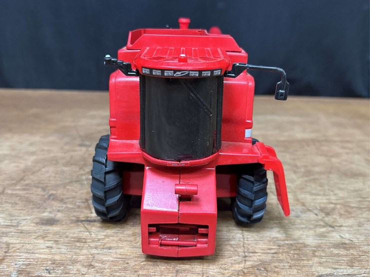 1/32-case-ih-2188-combine-nib-ertl-image-13