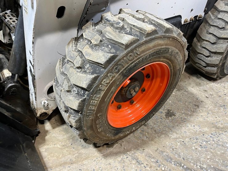 2017-bobcat-s740-image-12