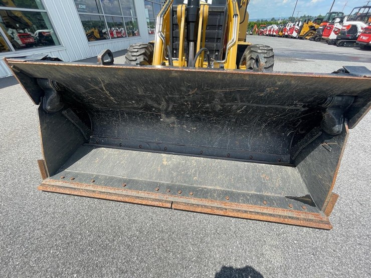 2019-caterpillar-440-image-9