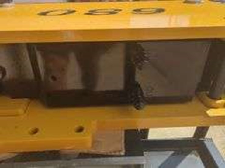 2025-cfg-pd680-pz-skid-steer-breaker,-unused-image-6