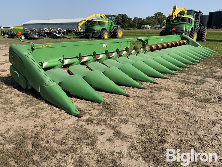 2018-john-deere-616c-image-3