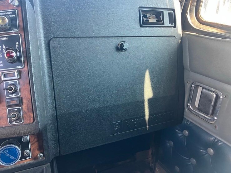 2000-kenworth-w900-image-50