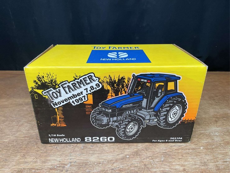 1/16-new-holland-8260-1997-nfts-nib-ertl-image-15