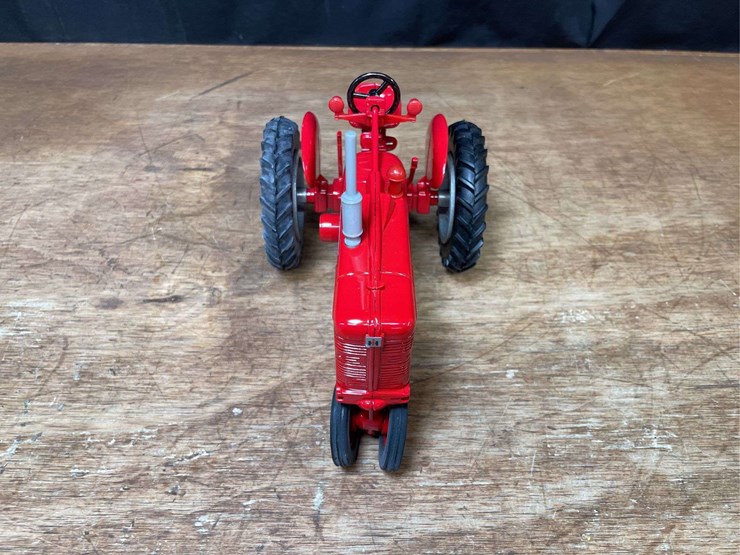 1/16-farmall-super-m-ta-1991-nfts-nib-ertl-image-12