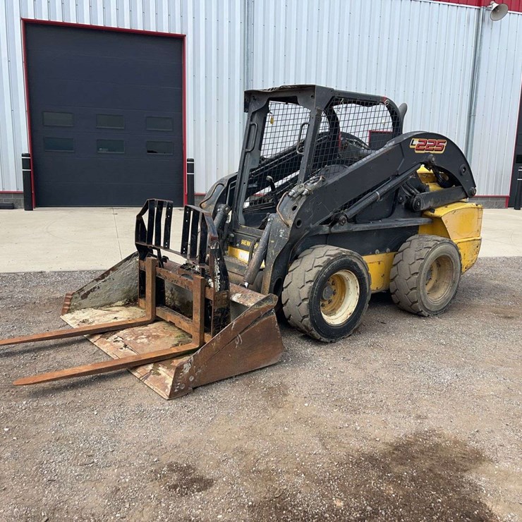 2014 NEW HOLLAND L225