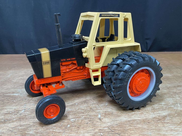 1/16-case-1170-demonstrator-1996-nfts-nib-ertl-image-4