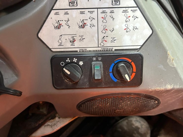 2021-bobcat-s740-image-24