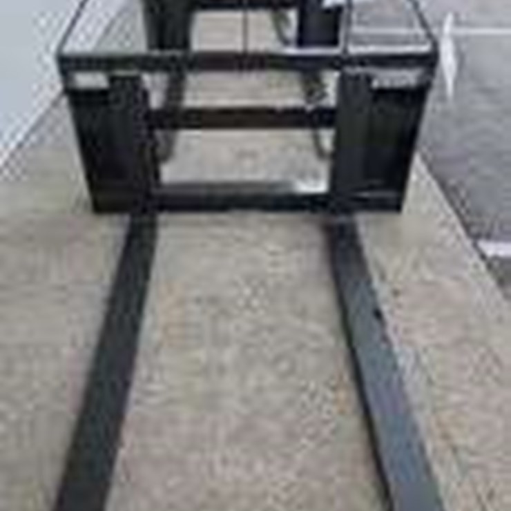 Skid Steer Adjustable Pallet Fork, Model SA11100