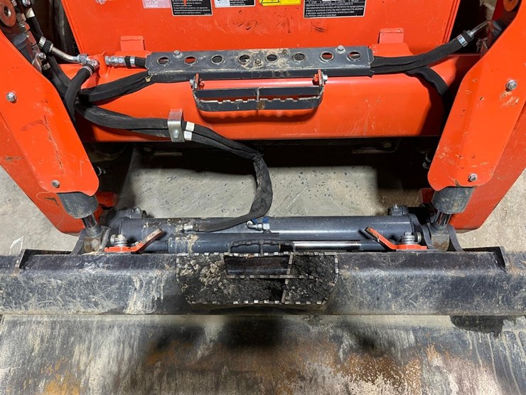 2023-kubota-ssv75-image-10