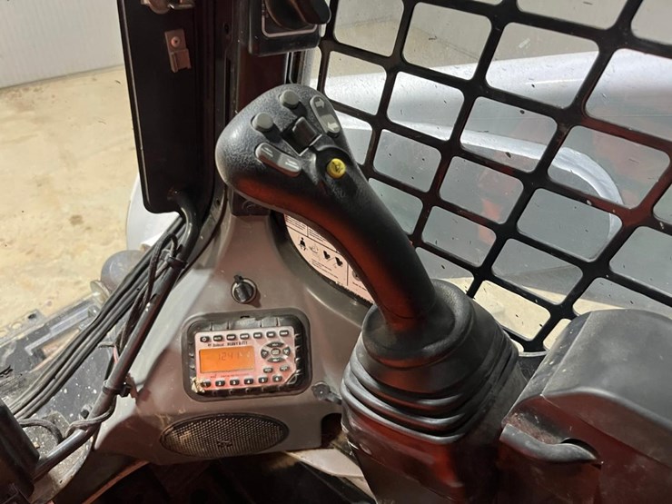 2019-bobcat-s650-image-28