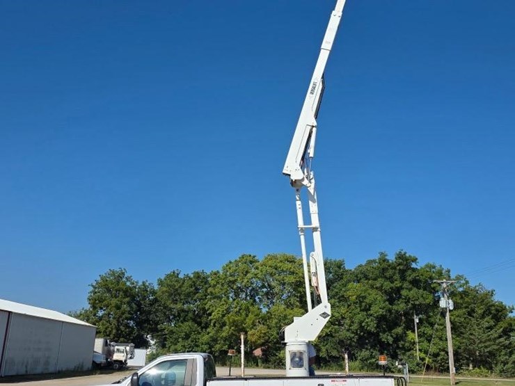 2017-ford-f550-image-1