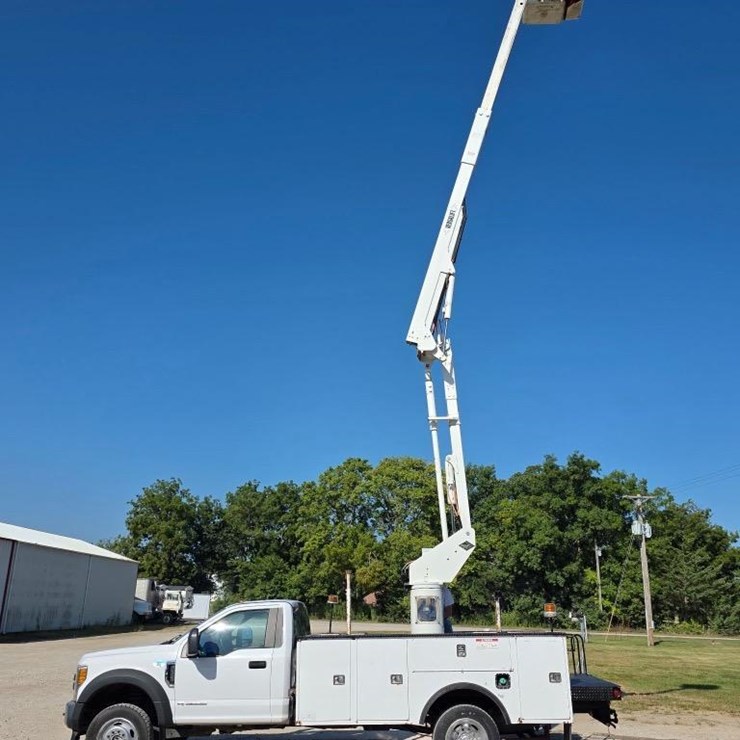 2017 FORD F550