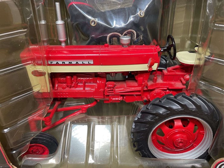 1/16-farmall-560-hi-clear-60th-anniversary-nib-ertl-image-7