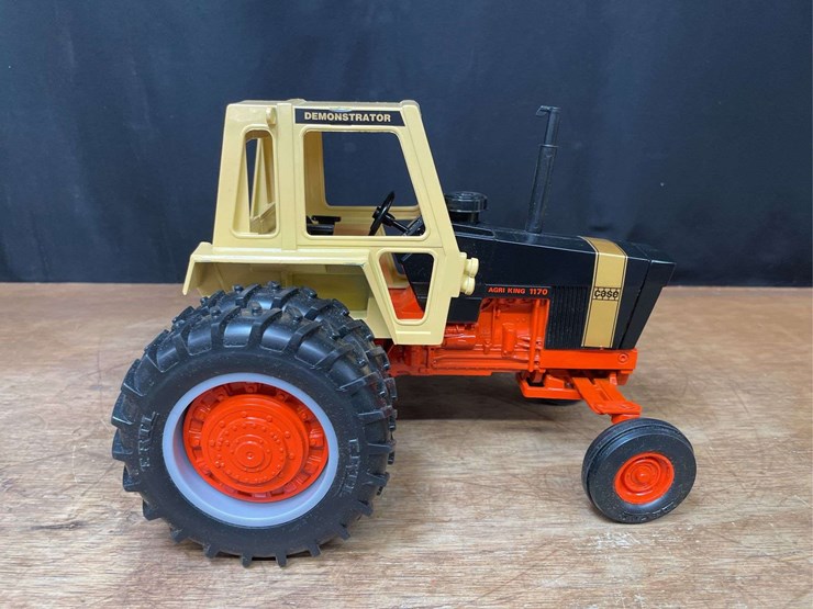 1/16-case-1170-demonstrator-1996-nfts-nib-ertl-image-11